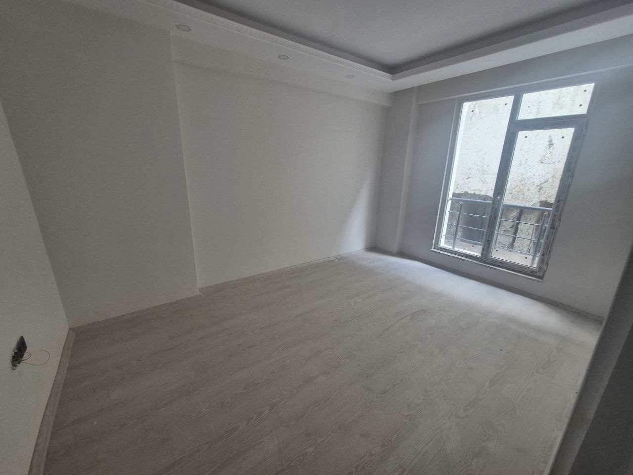 CUMHURİYET CADDESİNE YAKIN 1+1 KAT MÜLKİYETLİ DAİRE